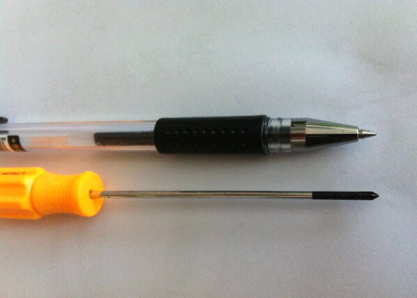 2.0*50mm螺絲筆和常用的筆大小相比 2.0*50mm螺絲筆和常用的筆大小相比