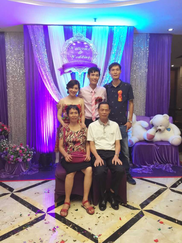 科頤嫁女 家人現場留影 科頤嫁女 家人現場留影