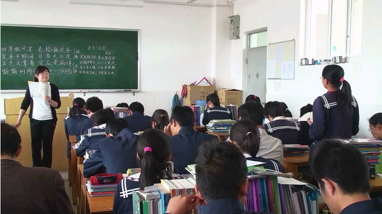 老師那不辭辛苦的諄諄教誨,點亮了我們前行的路。 老師那不辭辛苦的諄諄教誨,點亮了我們前行的路。